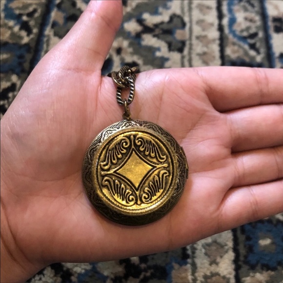 Vintage Jewelry - Vintage locket